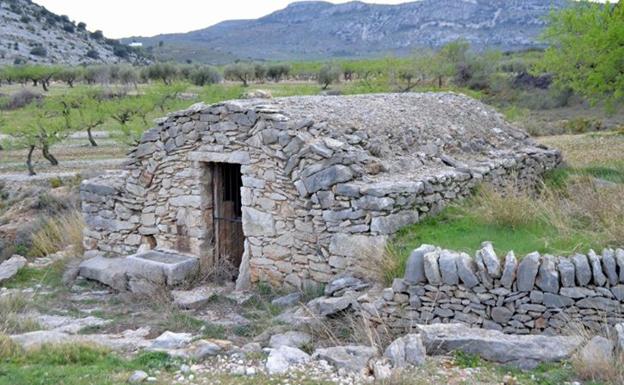 El PSOE denuncia que la Junta no participó en la declaración de Patrimonio Cultural para las cercas y tapias de La Cabrera