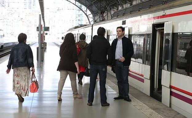 Comisiones Obreras convoca huelga de interventores en Renfe el 14 de diciembre en toda España