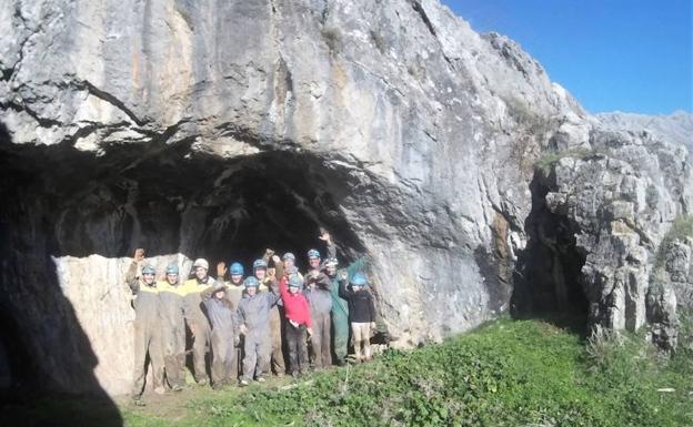 La ULE ofrece una ruta de espeleología para conocer los secretos de Valporquero