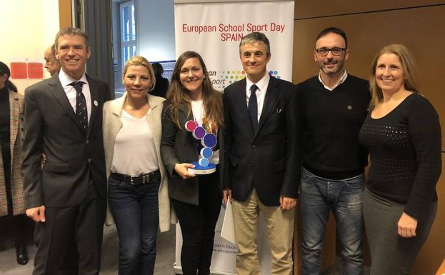 León recibe su reconocmiento internacional por el trabajo del Día Europeo del Deporte Escolar