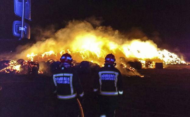 Condenado al destierro de su pueblo cuatro años por quemar 2.000 fardos de paja a un vecino