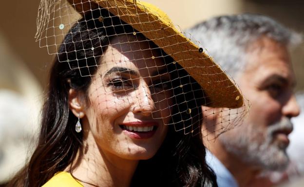 Amal Clooney arremete contra Trump