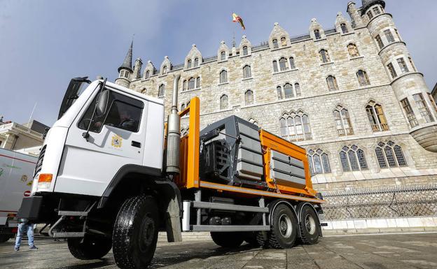 León avanza en su plan de choque de limpieza con cinco nuevas máquinas y 60 contenedores de carga lateral