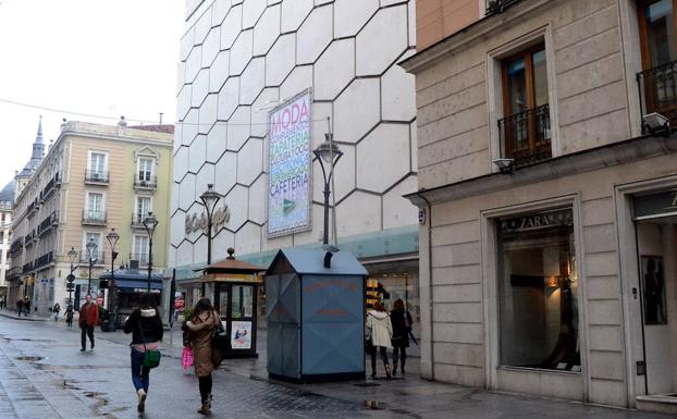 Dos trabajadoras reaniman a un bebé que sufrió convulsiones en una tienda de Valladolid