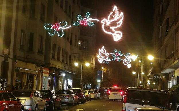 La Fele denuncia la falta de previsión y el retraso en el encendido de la iluminación navideña en León