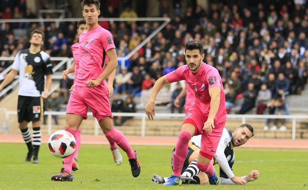 La Ponferradina quiere asaltar el liderato en un campo inexpugnable