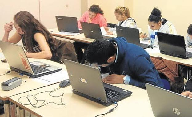 El 64% del alumnado gitano de la comunidad de entre 16 y 24 años deja los estudios