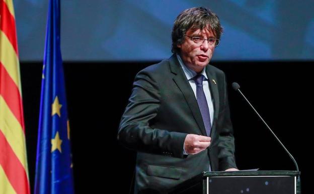 Puigdemont dice que el discurso del Rey es «un aval a Vox» y la ultraderecha