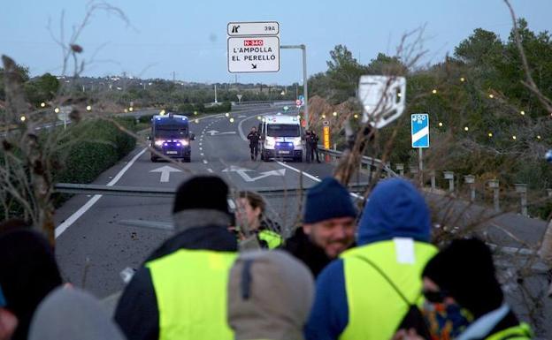 La Fiscalía investiga a los Mossos por no desalojar a los CDR que cortaron la AP-7