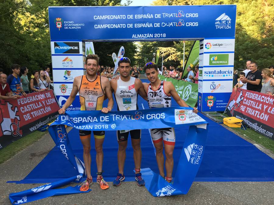 El Triatlón regional se rinde ante Kevin Tarek Viñuela y #PorUnaLeyJusta