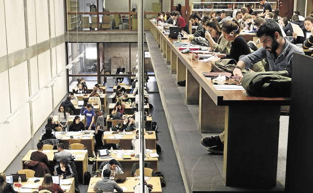 La universidad formará a 200.000 maestros más de los necesarios
