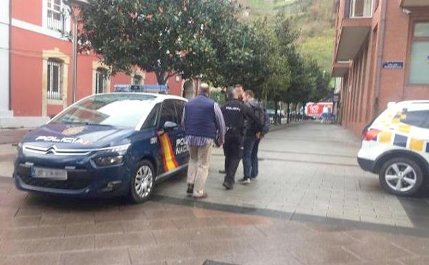 Detenidos tres leoneses por introducir billetes falsos de 50 euros en Mieres