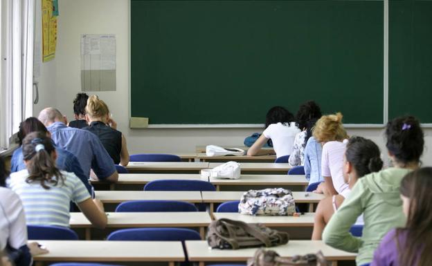 Seis de cada diez universitarios de Castilla y León acaba la carrera en el tiempo previsto