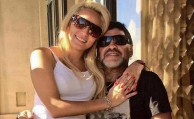 A Maradona le echan de casa