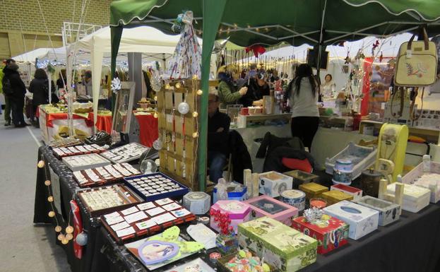 La feria de emprendedoras de Villaquilambre cierra con gran éxito de público