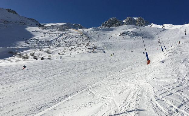 Asturias y León vuelven a promocionar conjuntamente sus estaciones de esquí