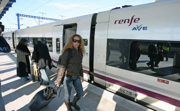 Renfe cancela 571 trenes AVE, de Larga y Media distancia por las huelgas de este viernes y el 7 de enero