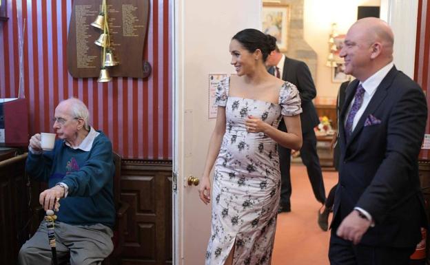 Meghan visita una residencia para actores