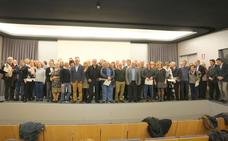 El Ayuntamiento homenajea a los 39 trabajadores jubilados y a los tres fallecidos en el último año