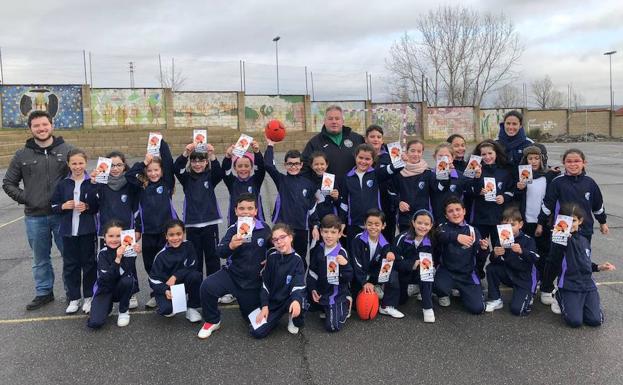 Clases de rugby con José Mclean en el Colegio La Asunción