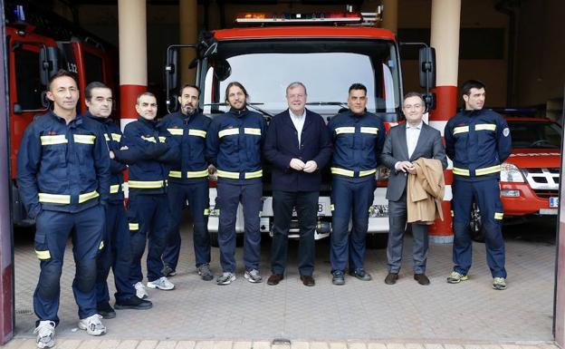 Silván felicita la Navidad y agradece su labor a los agentes de Policía, Guardia Civil y Bombeos de León