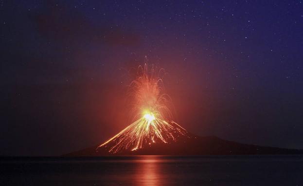 'Krakatoa', un digno 'hijo' nacido de los flujos de lava de su devastador padre