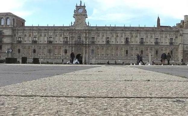 HP organiza una exposición del Festival 'León Vive la Magia' en la plaza de San Marcos