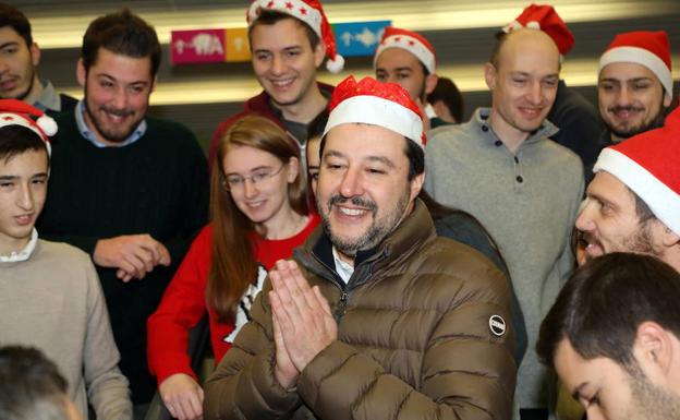 Salvini defiende que «las políticas egoístas, racistas y fascistas salvan vidas»