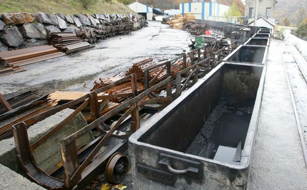 Maroto confía en que los 400 millones del Plan Reindus generen nuevos procesos industriales en las cuencas mineras