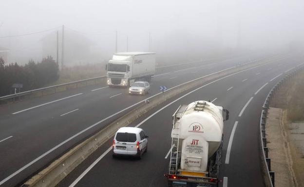 Qué hacer cuando se circula dentro de un banco de niebla