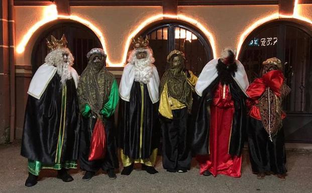 Los Reyes Magos reparten ilusión en Murias de Paredes