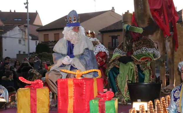 Los Reyes Magos llegan desde Oriente a Valencia de Don Juan
