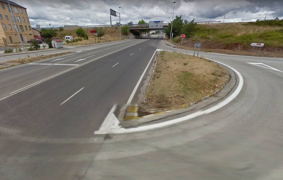 Tres heridos tras colisionar dos turismos en el cruce de la CL-631 a la entrada de Ponferrada