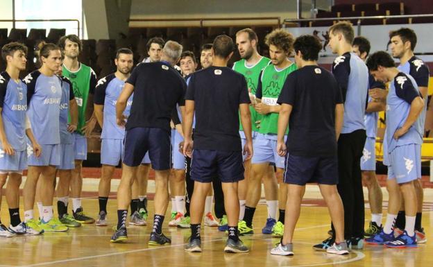 El Ademar vuelve a entrenar diezmado por bajas de internacionales y lesionados