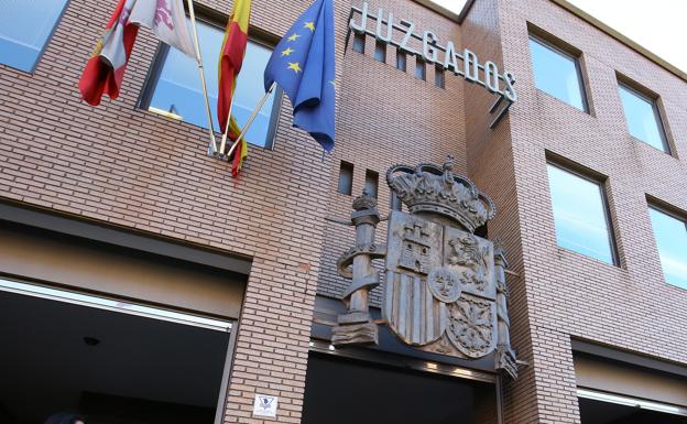 Una jueza de Ponferrada libera a un joven parado de una deuda de 20.000 euros