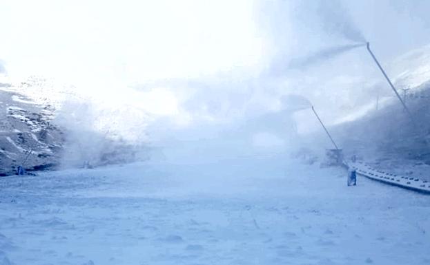 San Isidro arranca los cañones ante el frío de las últimas horas, aunque sigue esperando la nieve