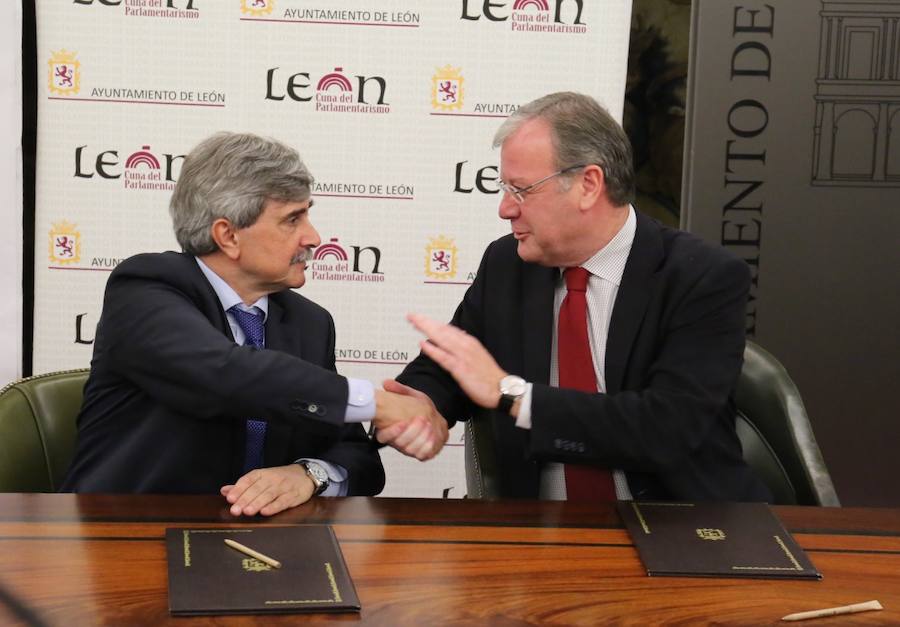 León y la ULE crean el Agente orientador universitario, un policía local que ayudará a los alumnos