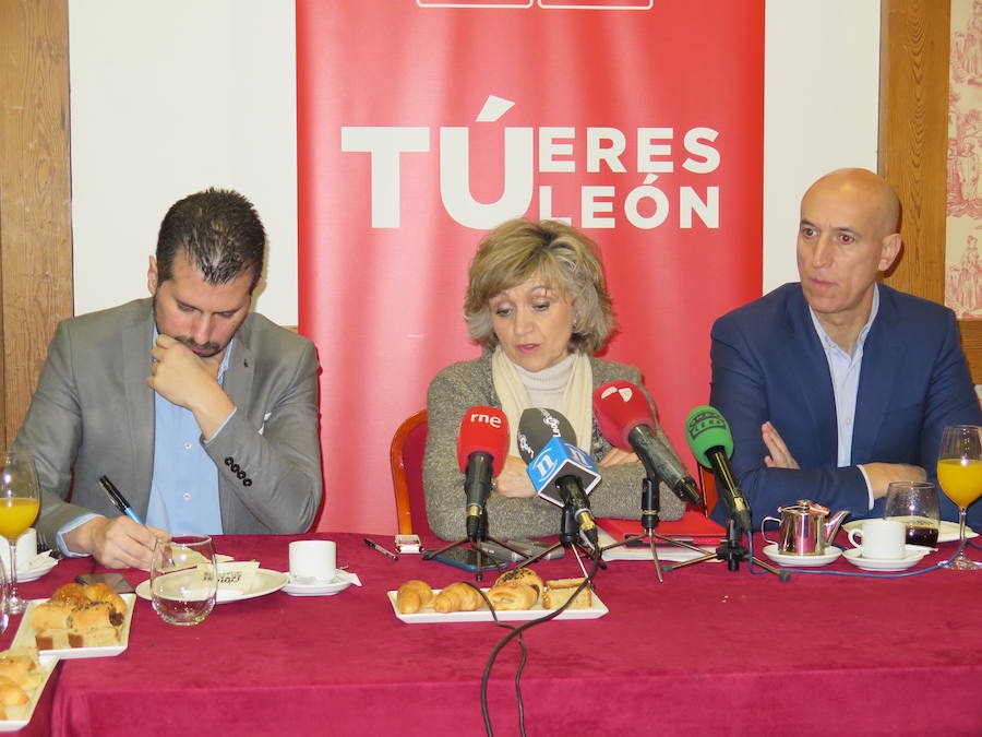 La ministra de Sanidad augura en León que antes del verano la Ciudad del Mayor estará activa