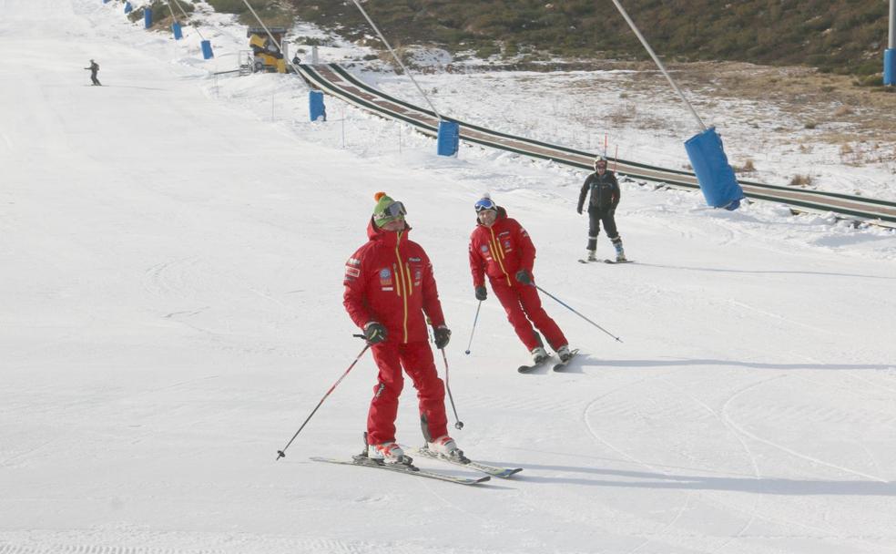 León estrena temporada de esquí: «Ya había ganas de nieve»