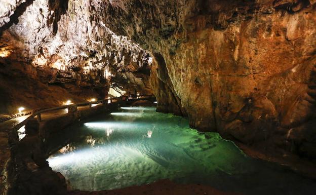 El Curso de Aguas de la Cueva de Valporquero recibe el premio de Fitur al Mejor Producto Nacional de Turismo Activo