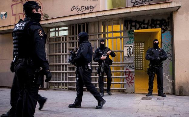 Prisión incondicional y sin fianza para tres de los presuntos yihadistas detenidos en Barcelona