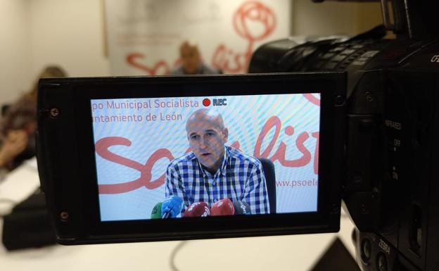 Diez insta a Sánchez a cesar a Óscar Puente como portavoz del PSOE en Ferraz «por no representan a los socialistas leoneses»