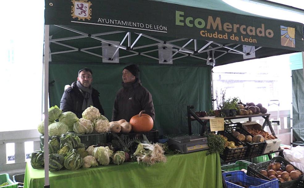 León 'viste' al Mercado Ecológico del Conde Luna