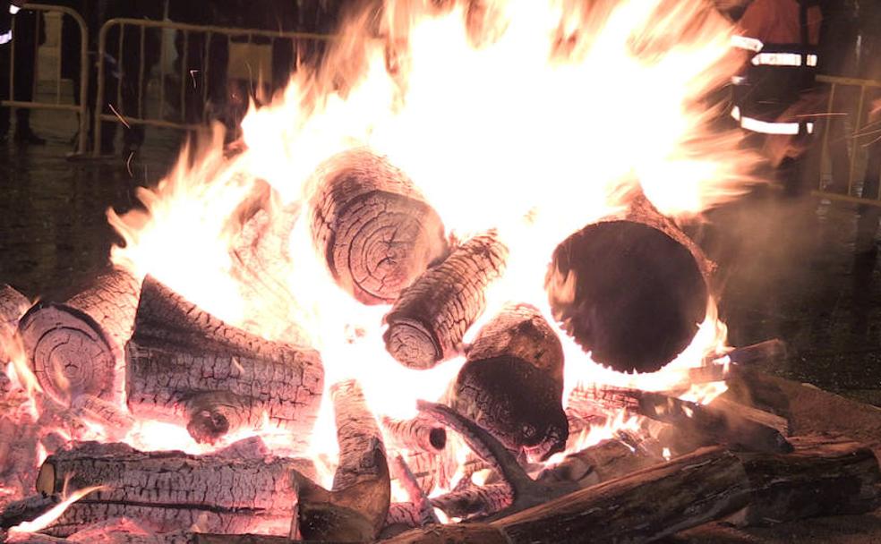 En San Antón, fuego, cotino y fervudo junto a Botines