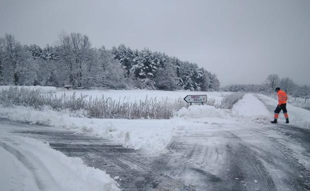 La nieve obliga al uso de cadenas en once carreteras de la provincia de León