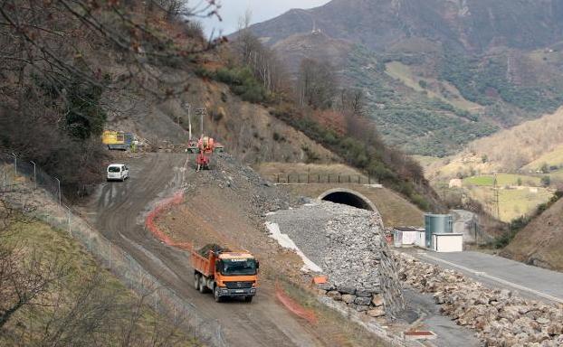Fomento prepara el montaje de vías de la Variante de Pajares para concluir en abril de 2020