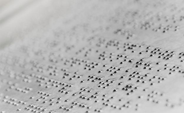 Los leoneses ciegos recibirán por correo sus recetas y contarán con tarjeta sanitaria en braille