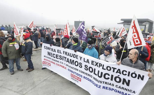 Los «falsos autónomos» desconvocan la huelga y abre un espacio de diálogo con Embutidos Rodríguez