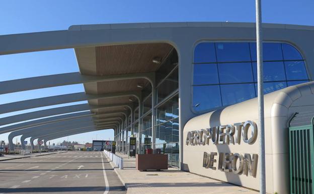 El Aeropuerto de León levanta el vuelo, incrementa en un 27% sus viajeros y garantiza su operatividad anual