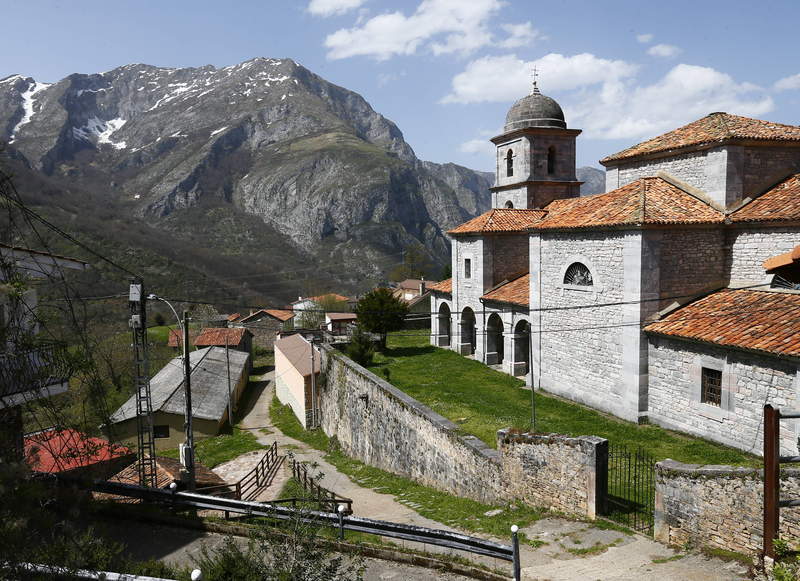 Asaja invita a Milagros Marcos a visitar Oseja de Sajambre para comprobar que es un municipio de alta montaña